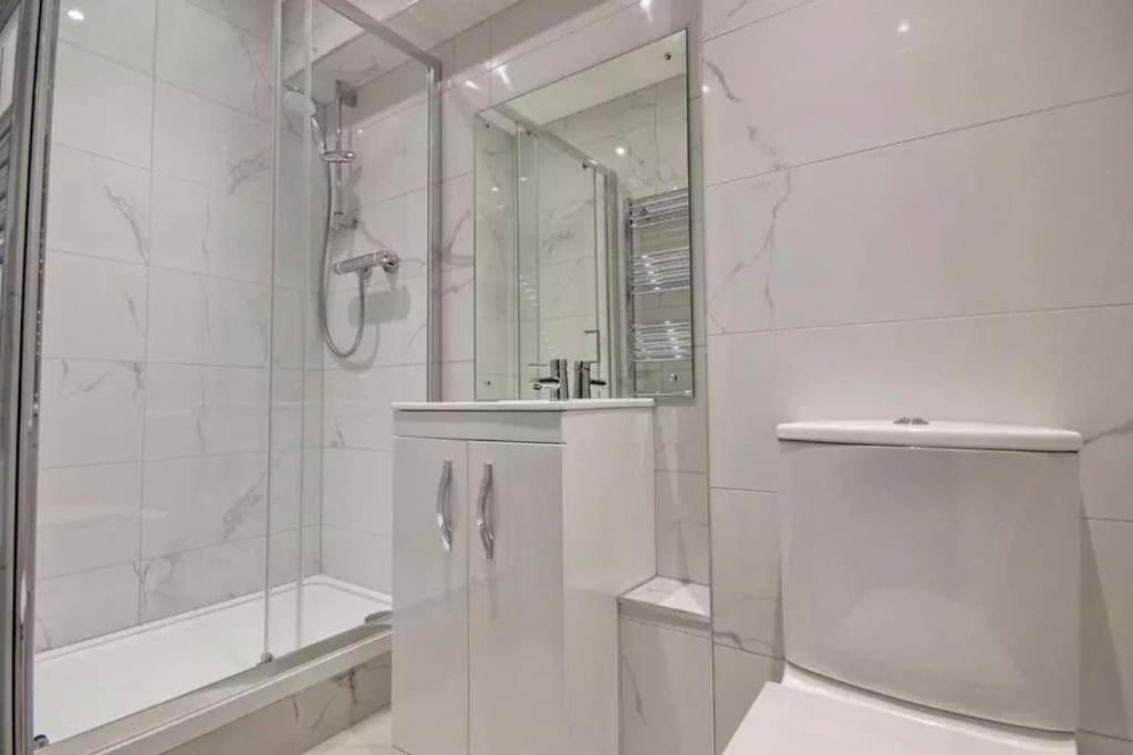 Wave Song - Hornsea Town House with Sea Views and Balconies view 2