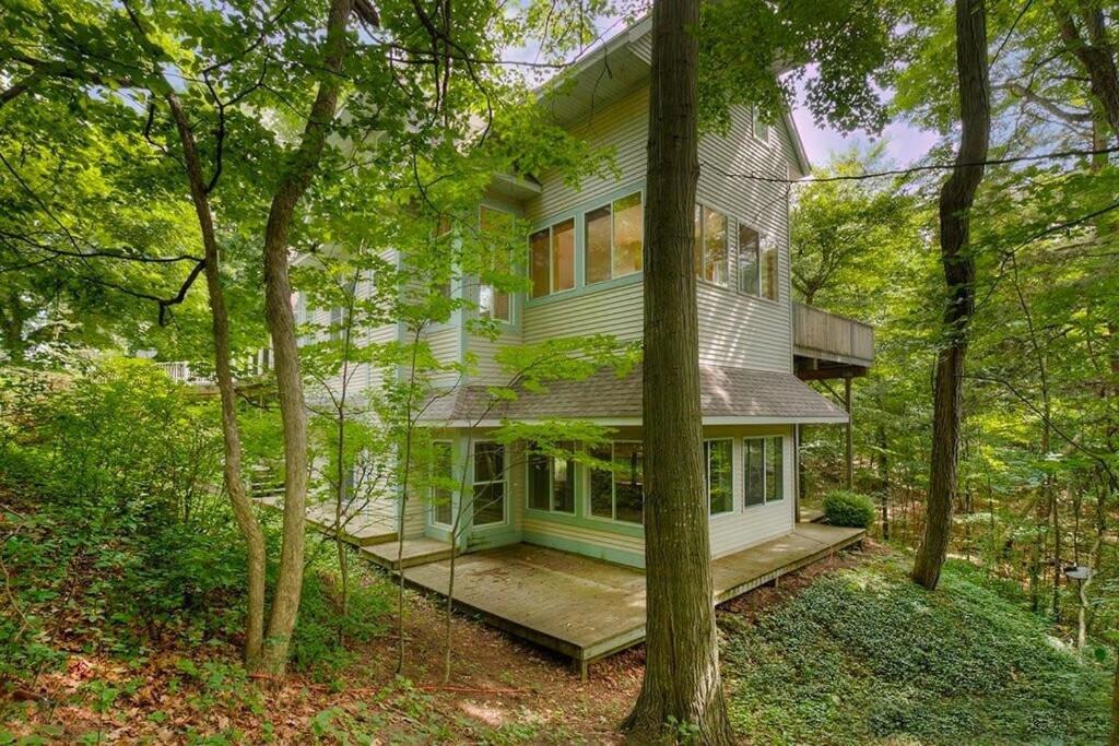 Stunning Beach House with Modern Amenities