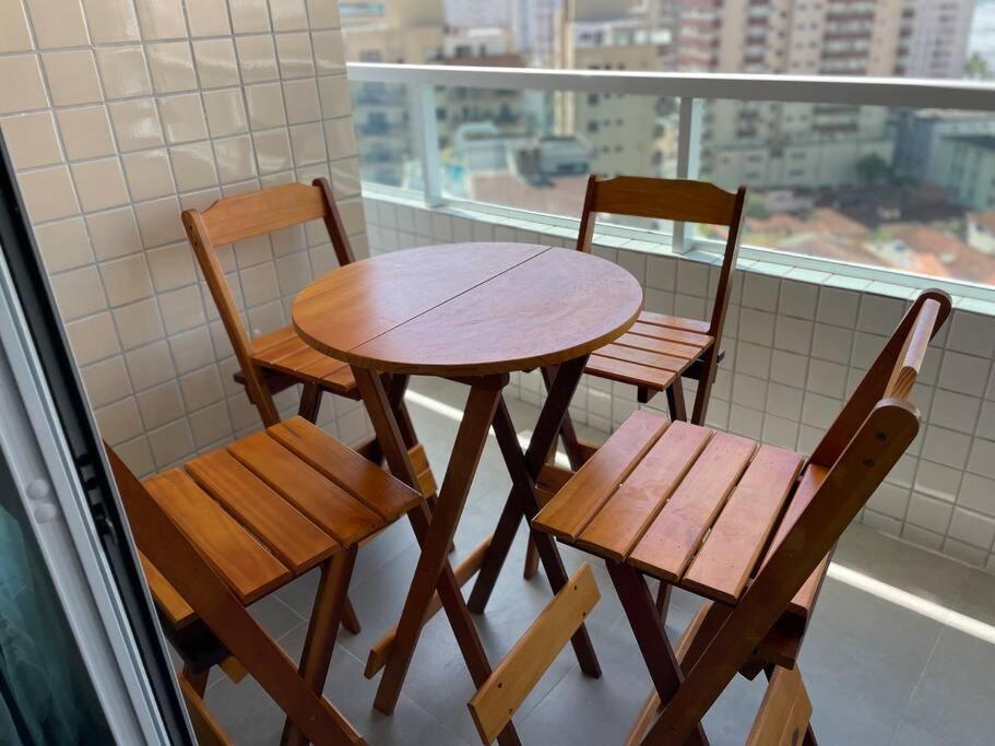 Apt com suíte+vaga+Wi-Fi menos de 90 MTS DA PRAIA