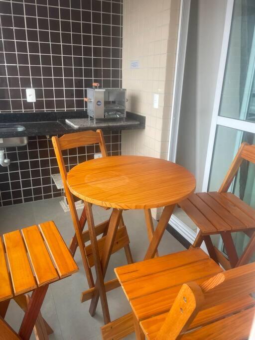 Apt com suíte+vaga+Wi-Fi menos de 90 MTS DA PRAIA