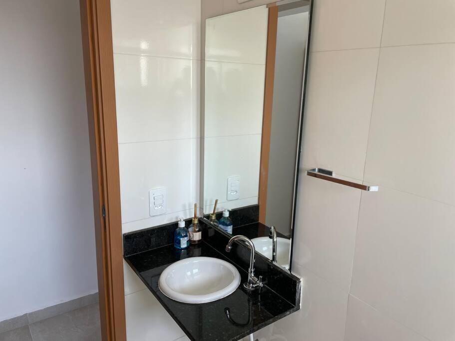 Apt com suíte+vaga+Wi-Fi menos de 90 MTS DA PRAIA