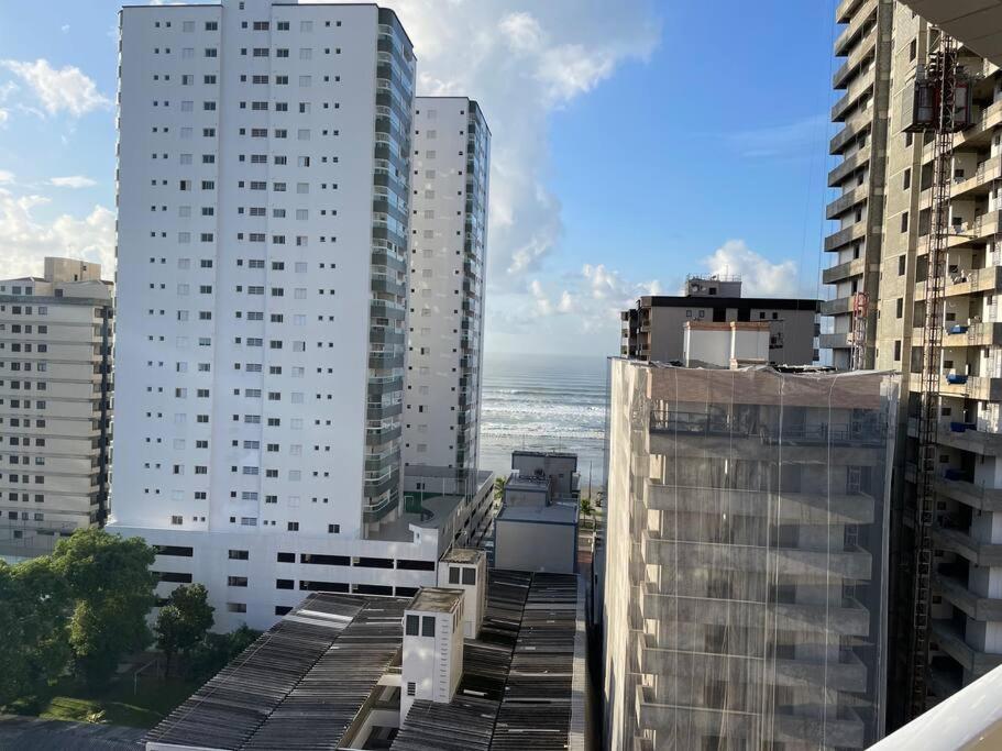 Apt com suíte+vaga+Wi-Fi menos de 90 MTS DA PRAIA