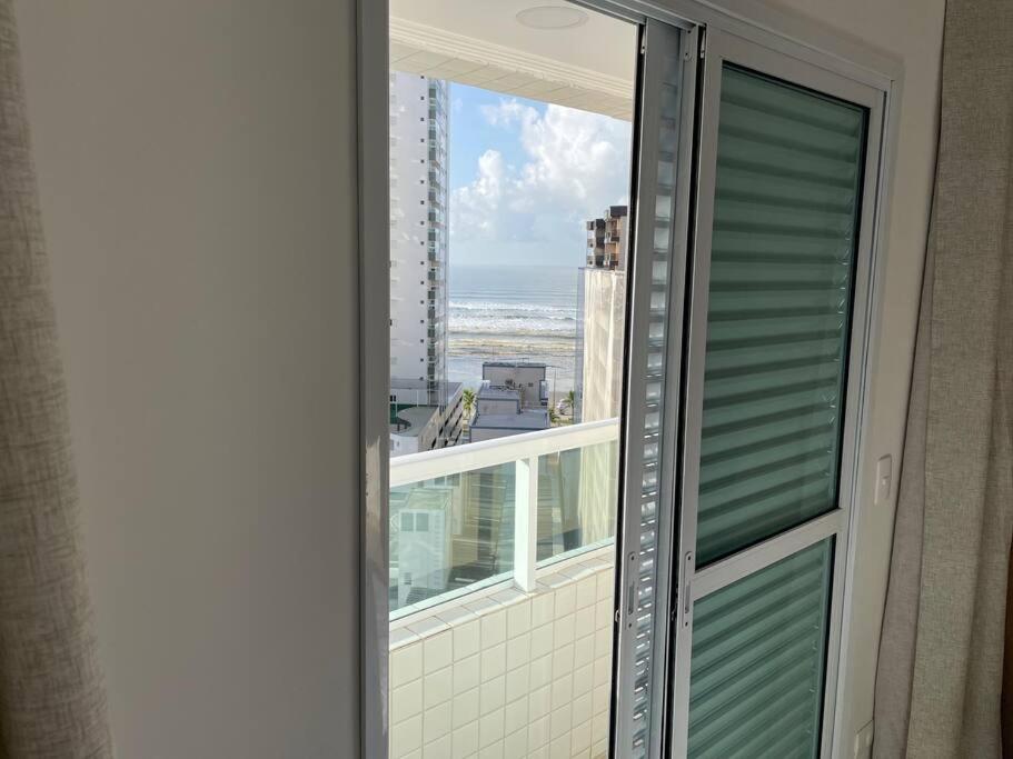 Apt com suíte+vaga+Wi-Fi menos de 90 MTS DA PRAIA