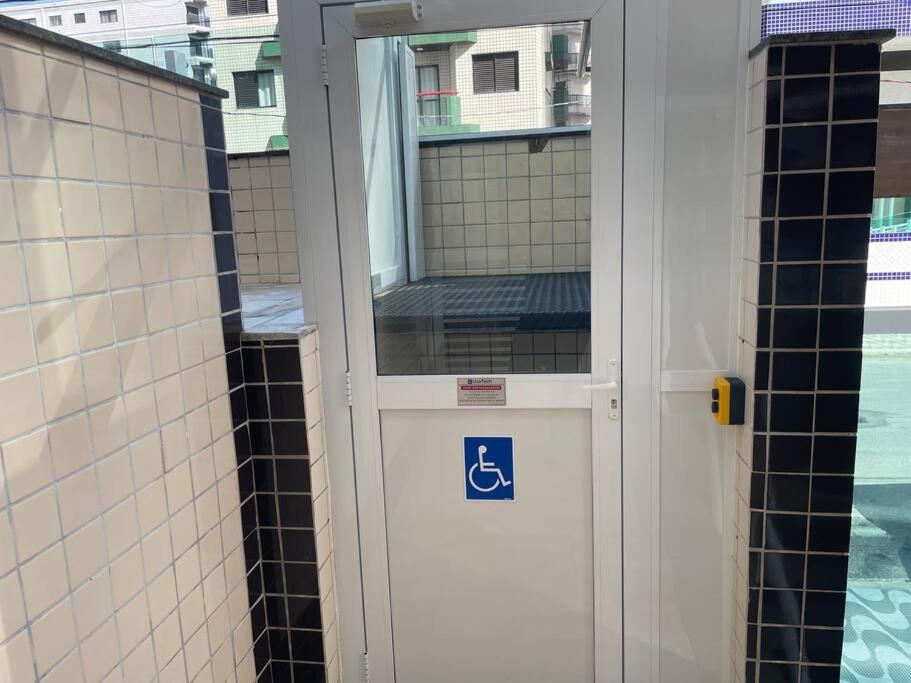Apt com suíte+vaga+Wi-Fi menos de 90 MTS DA PRAIA