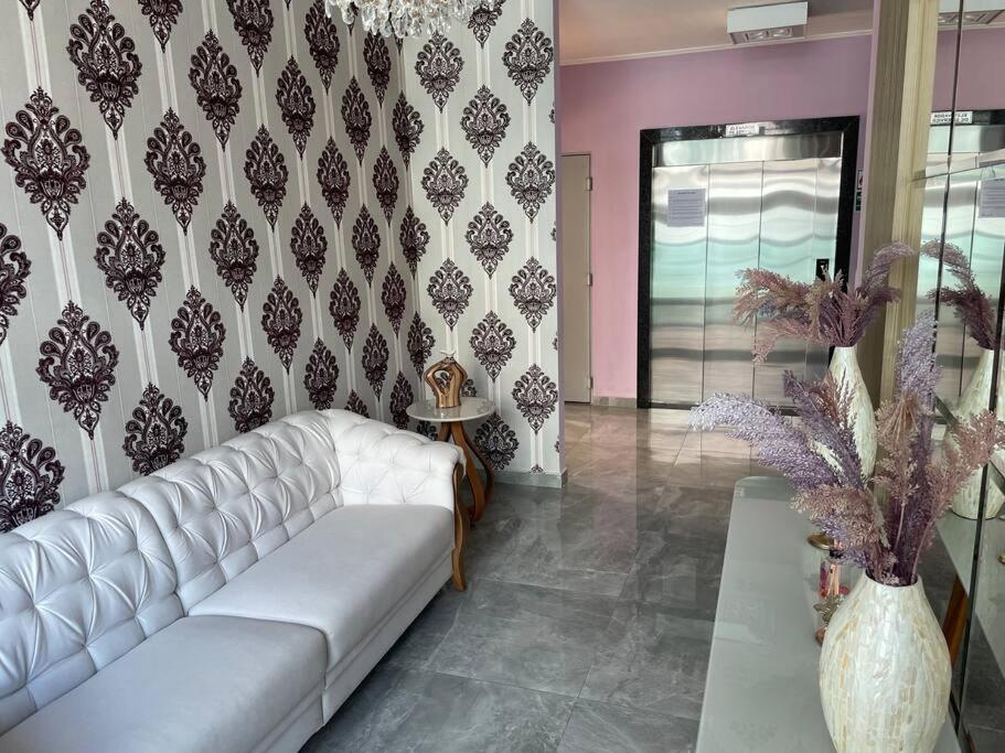 Apt com suíte+vaga+Wi-Fi menos de 90 MTS DA PRAIA