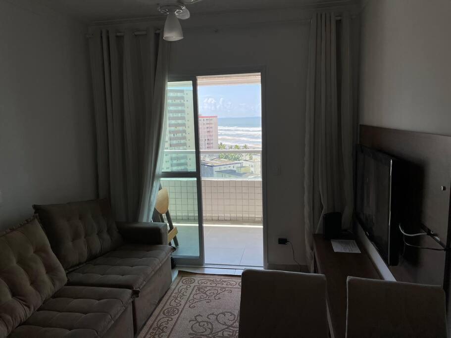 Apt com suíte+vaga+Wi-Fi menos de 90 MTS DA PRAIA