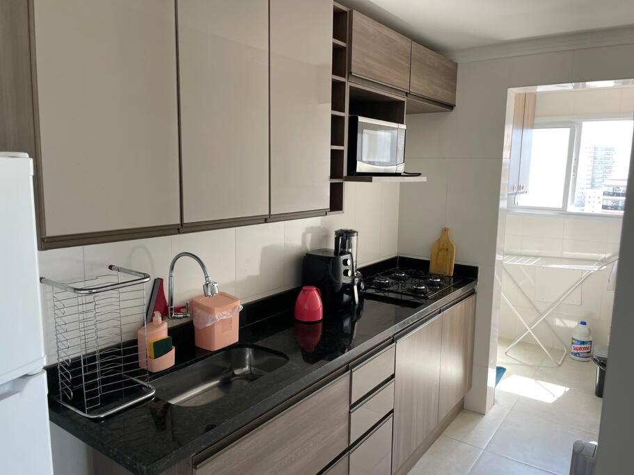 Apt com suíte+vaga+Wi-Fi menos de 90 MTS DA PRAIA