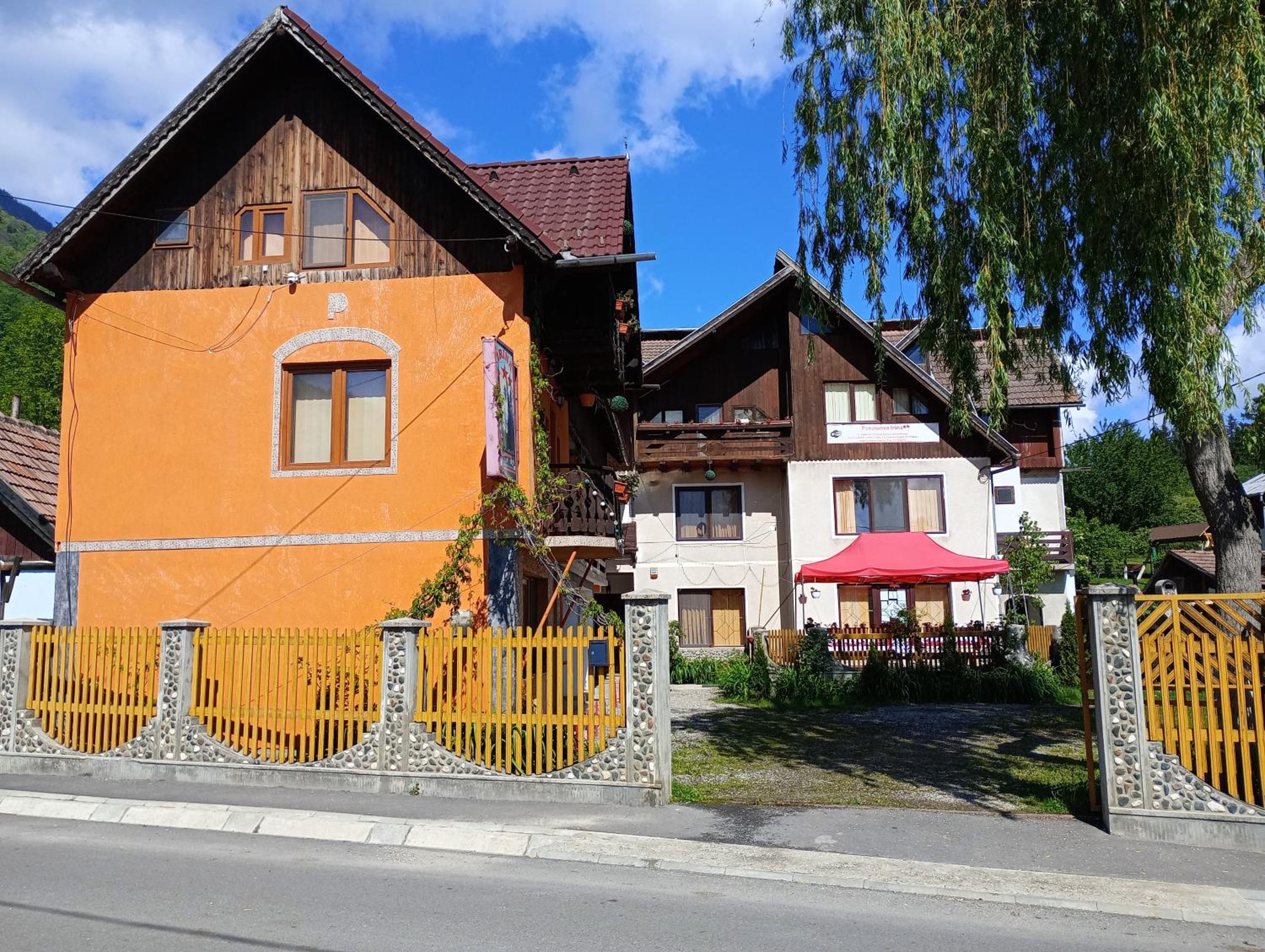 Pensiunea Irina 1 si 2