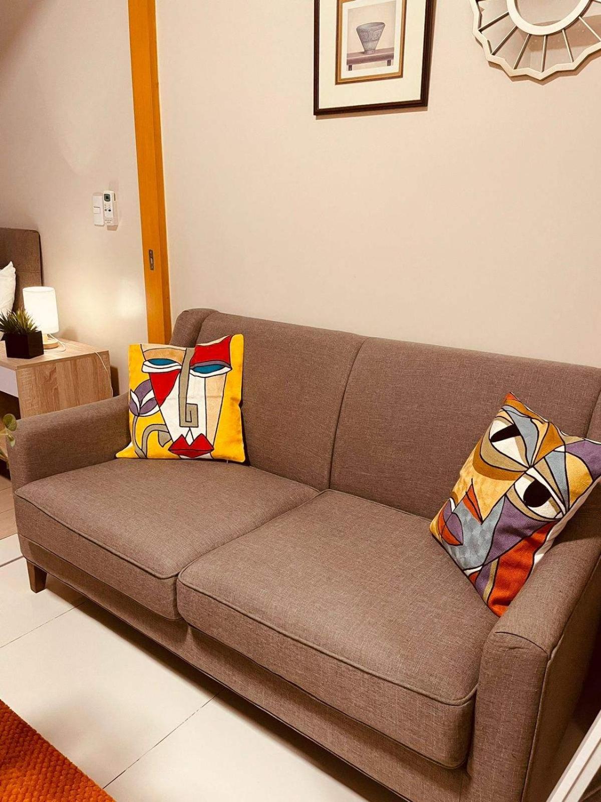 La Casa-Picasso themed 1 Bedroom with WiFi in BGC view 3