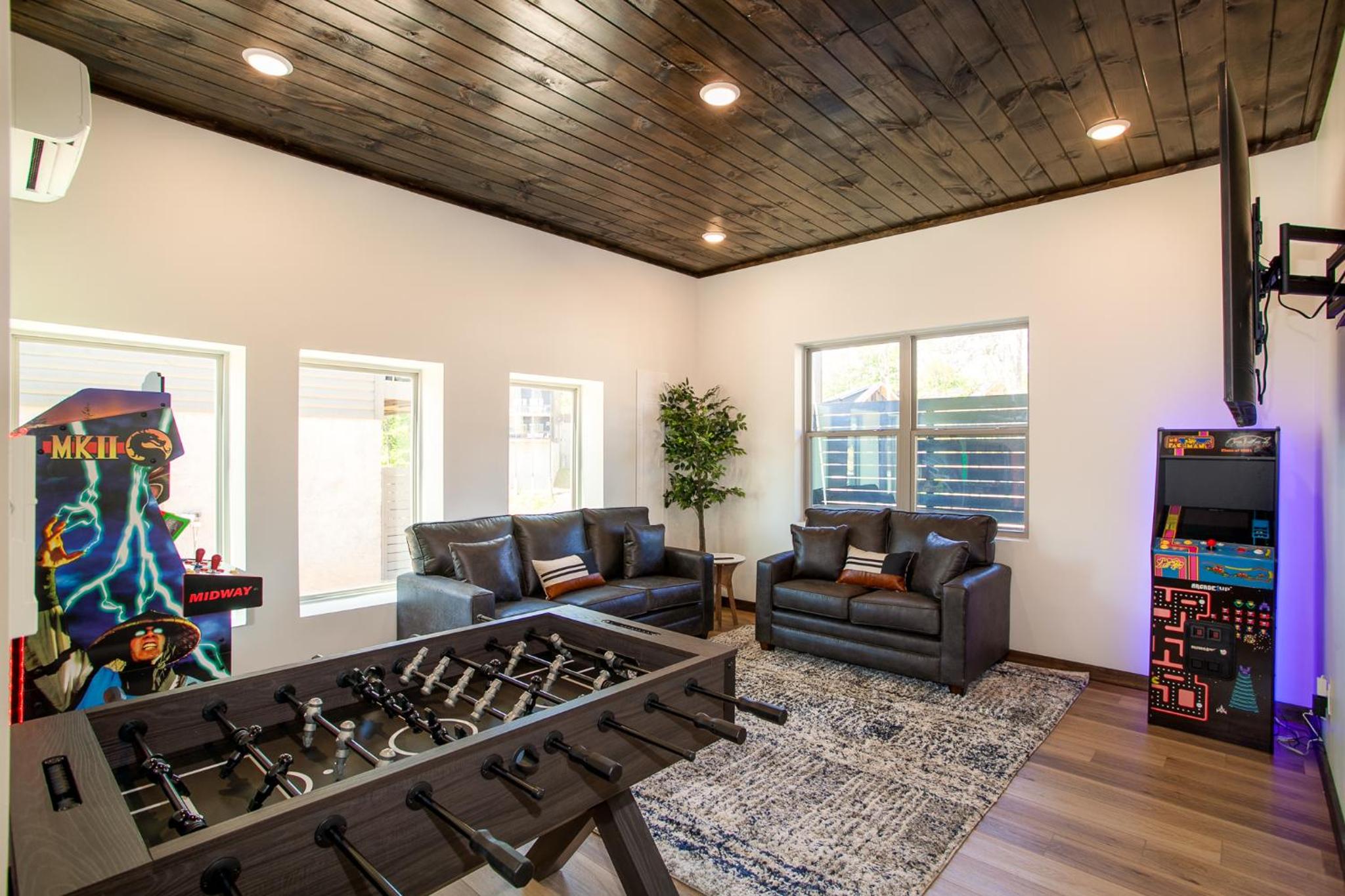 Mountain Luxury Prime: Pool, HotTub, Arcade & MORE view 3