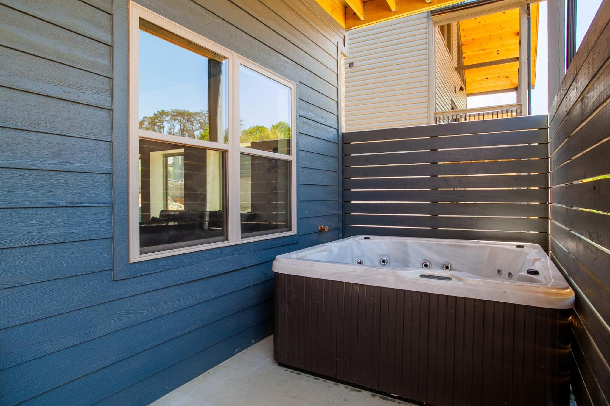 Mountain Luxury Prime: Pool, HotTub, Arcade & MORE view 4