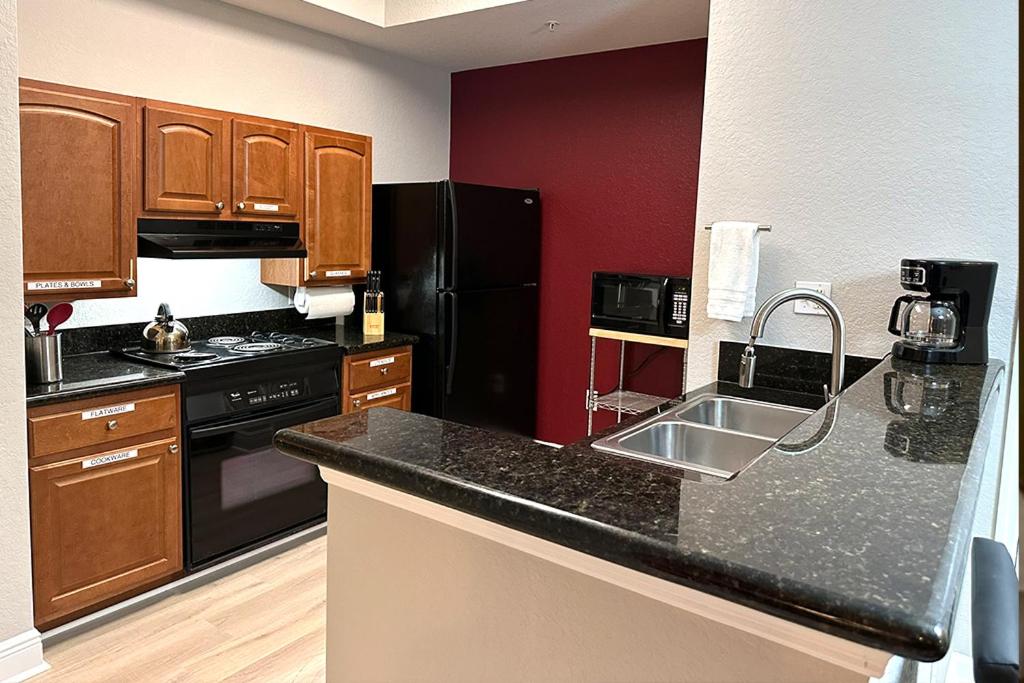 Spider-Man-themed condo near Disney, Sea World, Universal and OCCC with pool, spa, restaurants, shuttle, private balcony, and view of fireworks shows