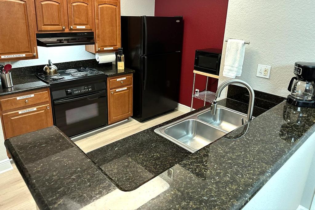 Spider-Man-themed condo near Disney, Sea World, Universal and OCCC with pool, spa, restaurants, shuttle, private balcony, and view of fireworks shows