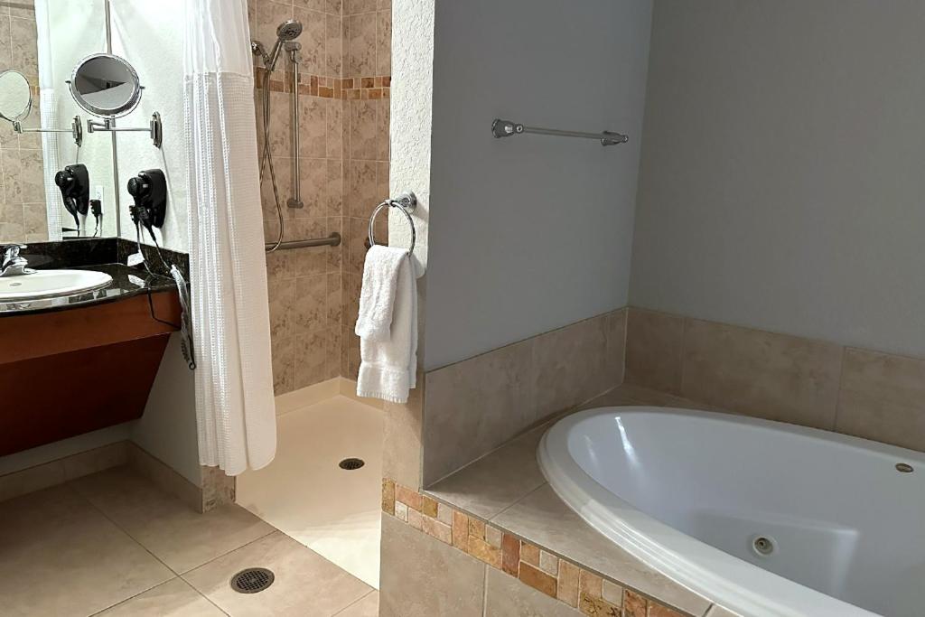 Spider-Man-themed condo near Disney, Sea World, Universal and OCCC with pool, spa, restaurants, shuttle, private balcony, and view of fireworks shows