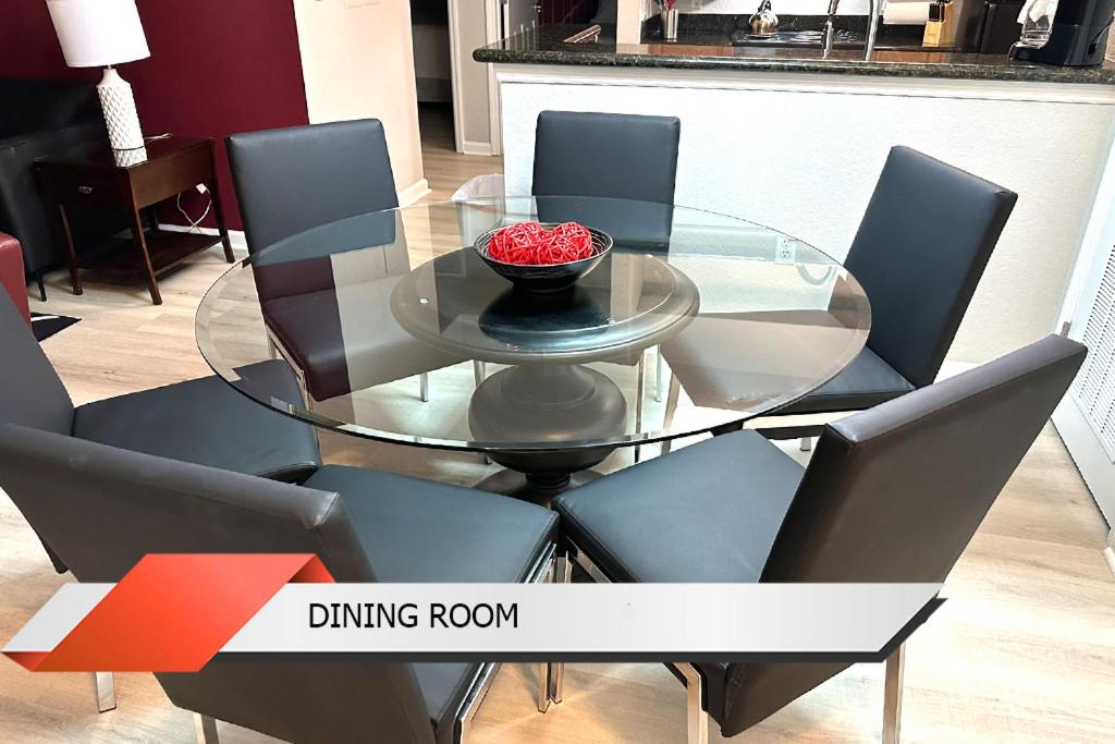 Spider-Man-themed condo near Disney, Sea World, Universal and OCCC with pool, spa, restaurants, shuttle, private balcony, and view of fireworks shows
