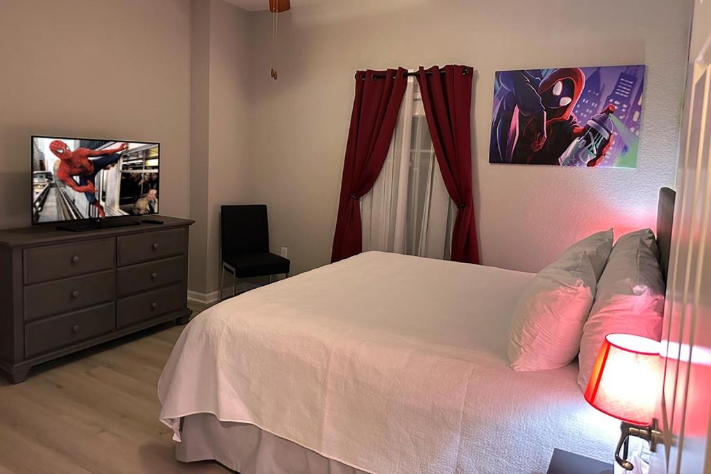 Spider-Man-themed condo near Disney, Sea World, Universal and OCCC with pool, spa, restaurants, shuttle, private balcony, and view of fireworks shows