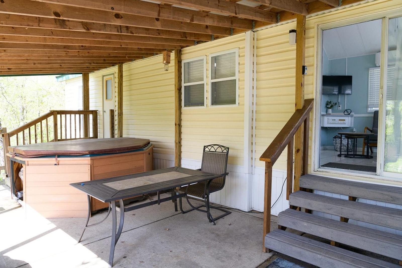 Bloomington Vacations - Charming Villa with Hot Tub in Lake Monroe - Property Image 3