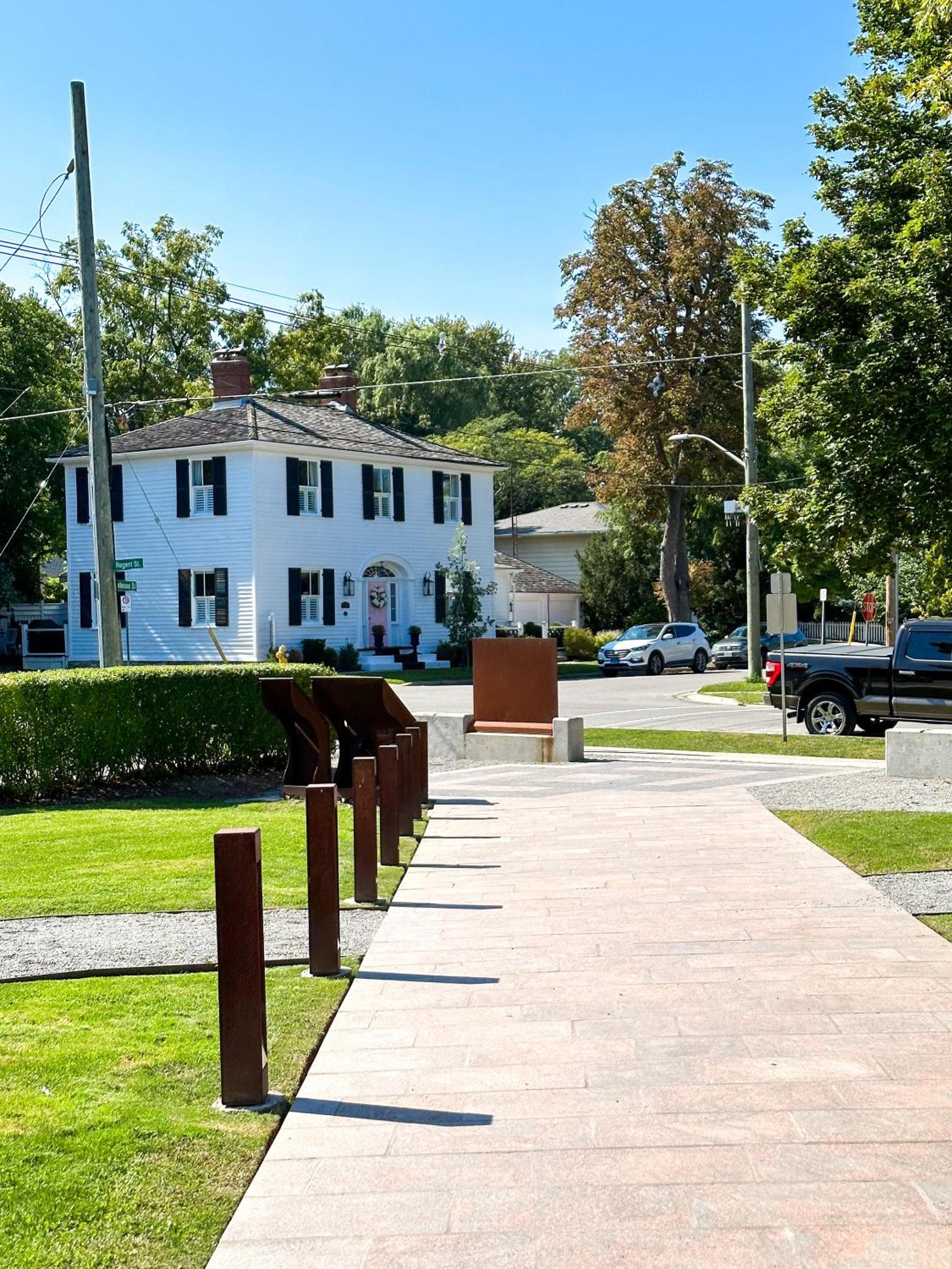 Beautiful Historic Luxury Getaway - Image 2