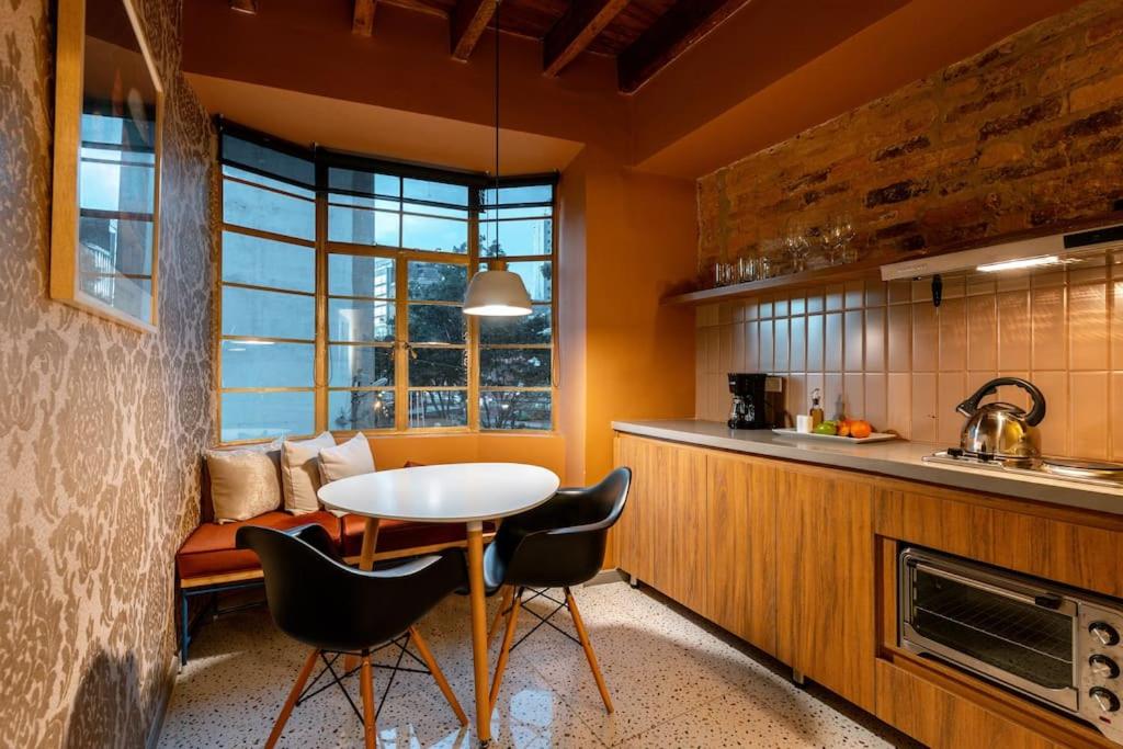 AVJ2 - Increíble Apartamento en La Candelaria con Calefacción 2 Hab