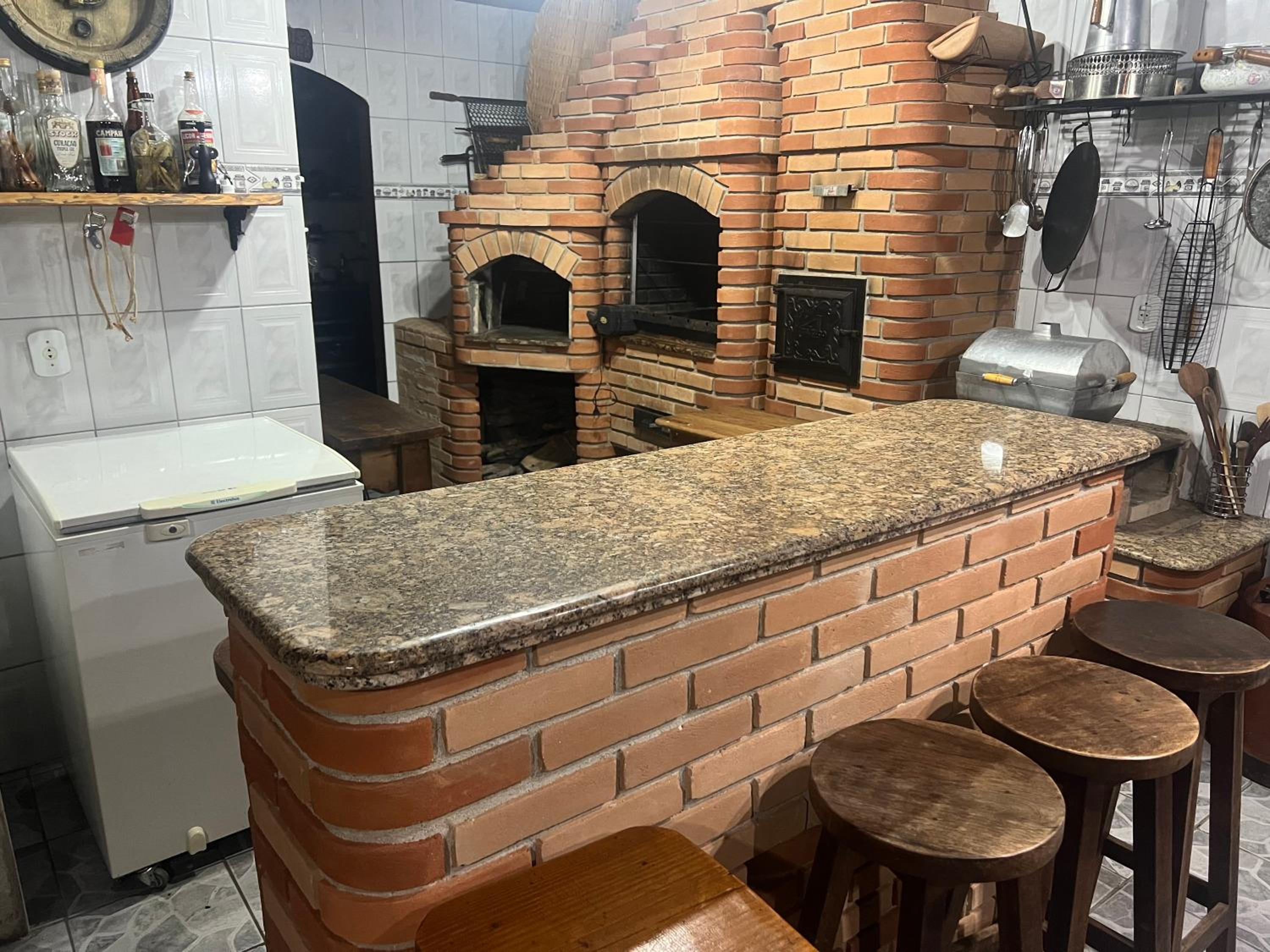 Refúgio Tranquilo na Natureza com Casa de Festas: Perfeito para Família e Amigos