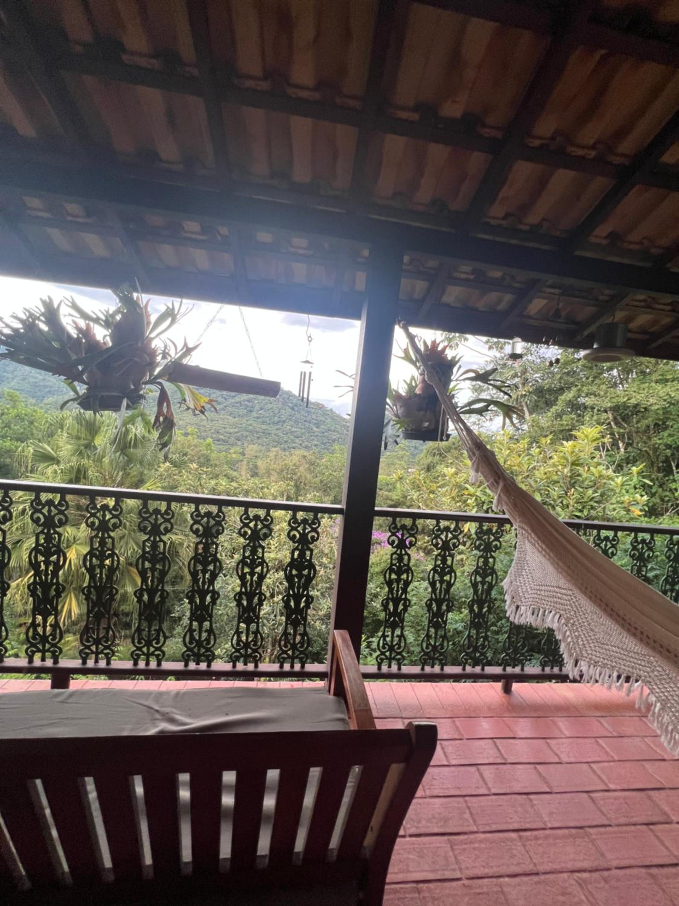 Refúgio Tranquilo na Natureza com Casa de Festas: Perfeito para Família e Amigos