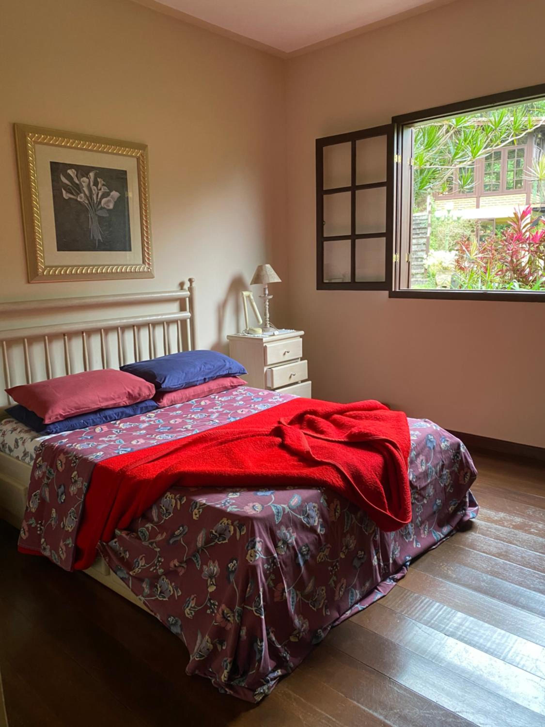 Refúgio Tranquilo na Natureza com Casa de Festas: Perfeito para Família e Amigos