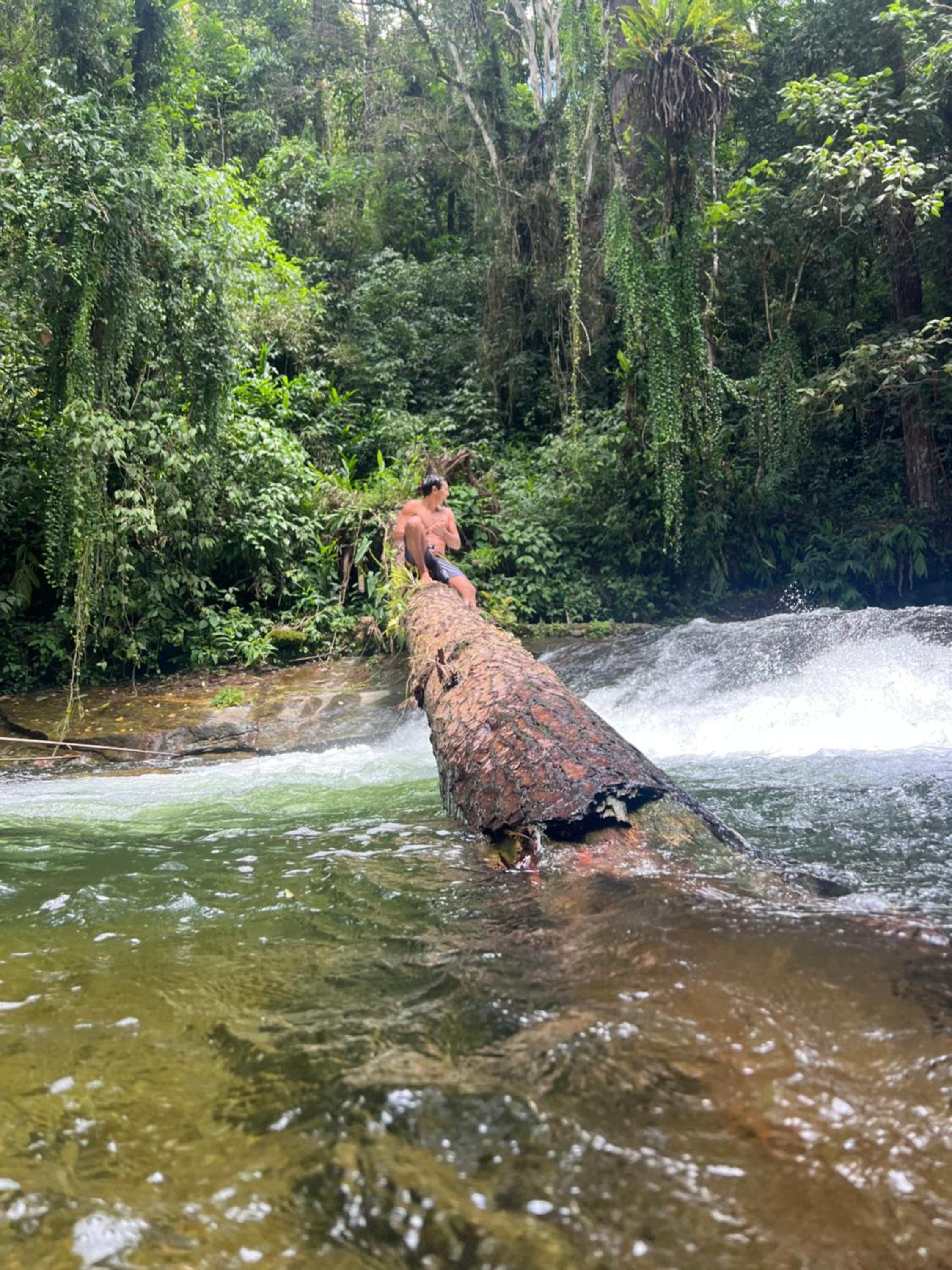 Refúgio Tranquilo na Natureza com Casa de Festas: Perfeito para Família e Amigos
