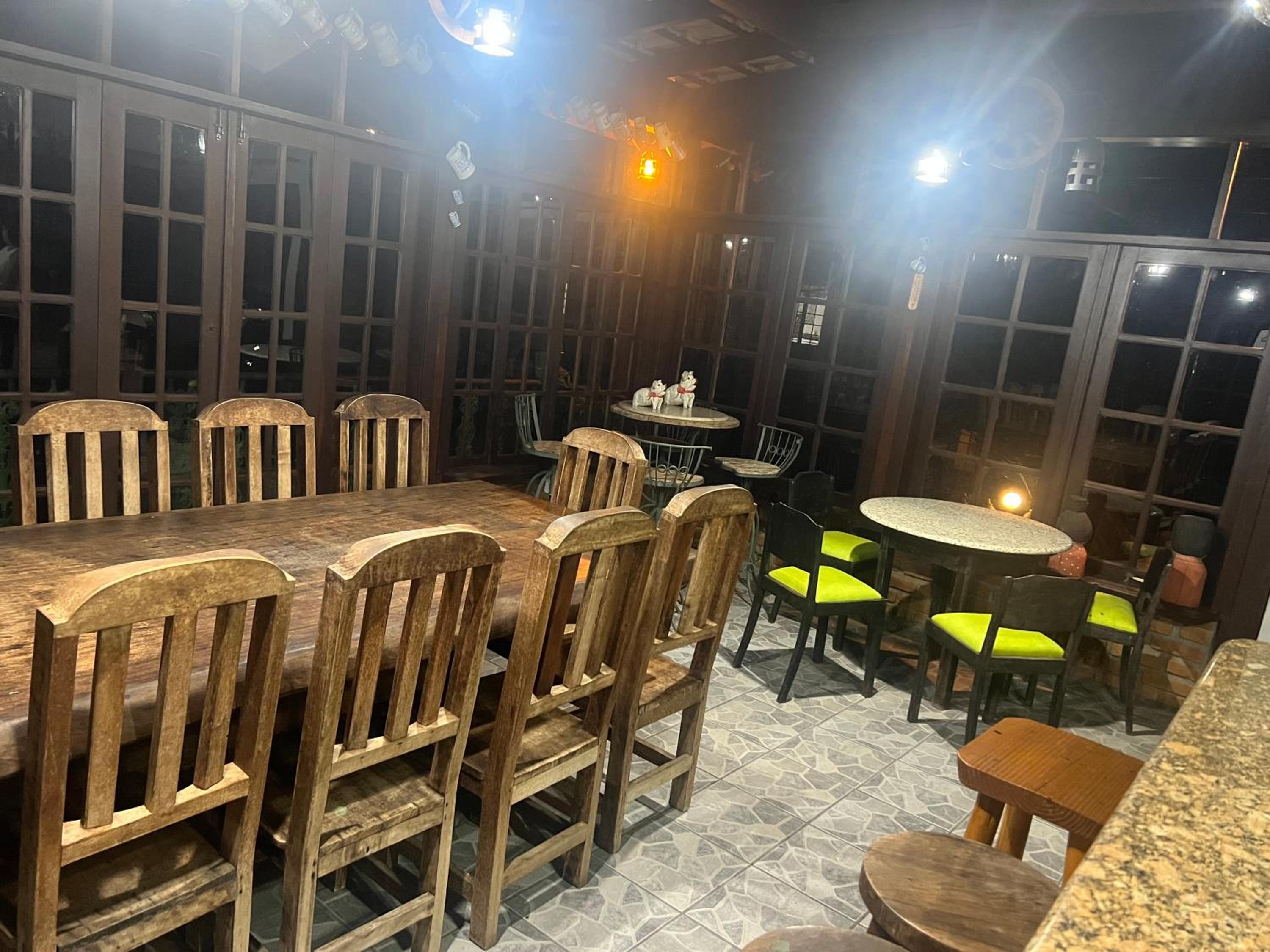 Refúgio Tranquilo na Natureza com Casa de Festas: Perfeito para Família e Amigos
