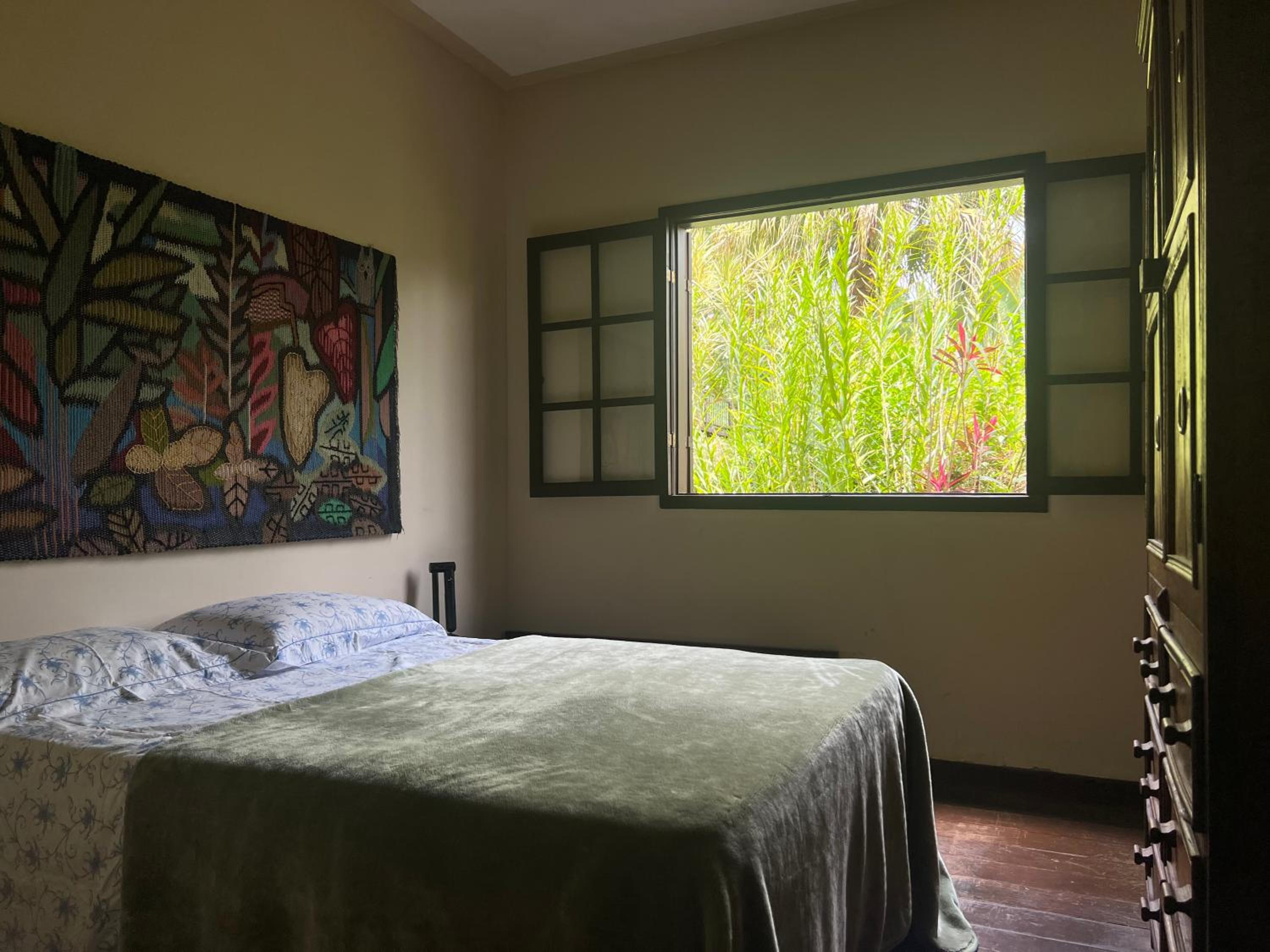 Refúgio Tranquilo na Natureza com Casa de Festas: Perfeito para Família e Amigos