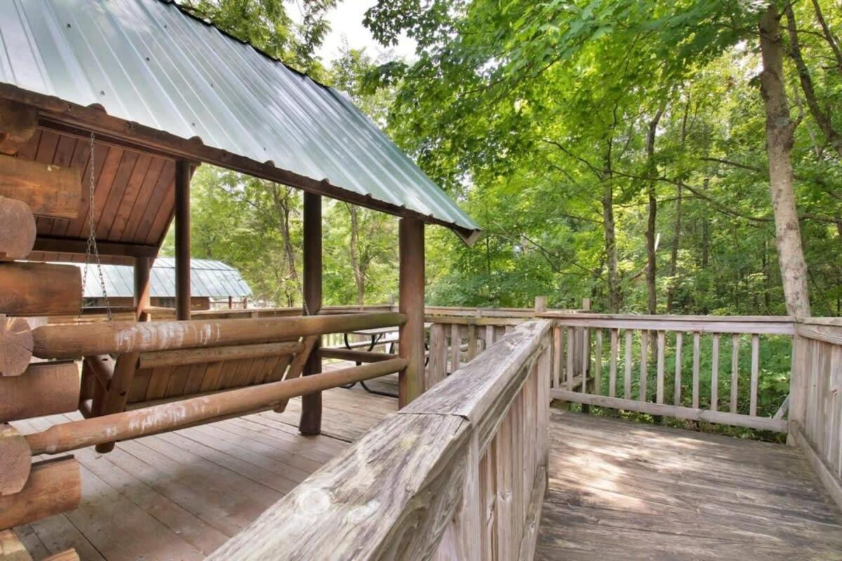 Rustic Cabin in Lake Monroe view 3