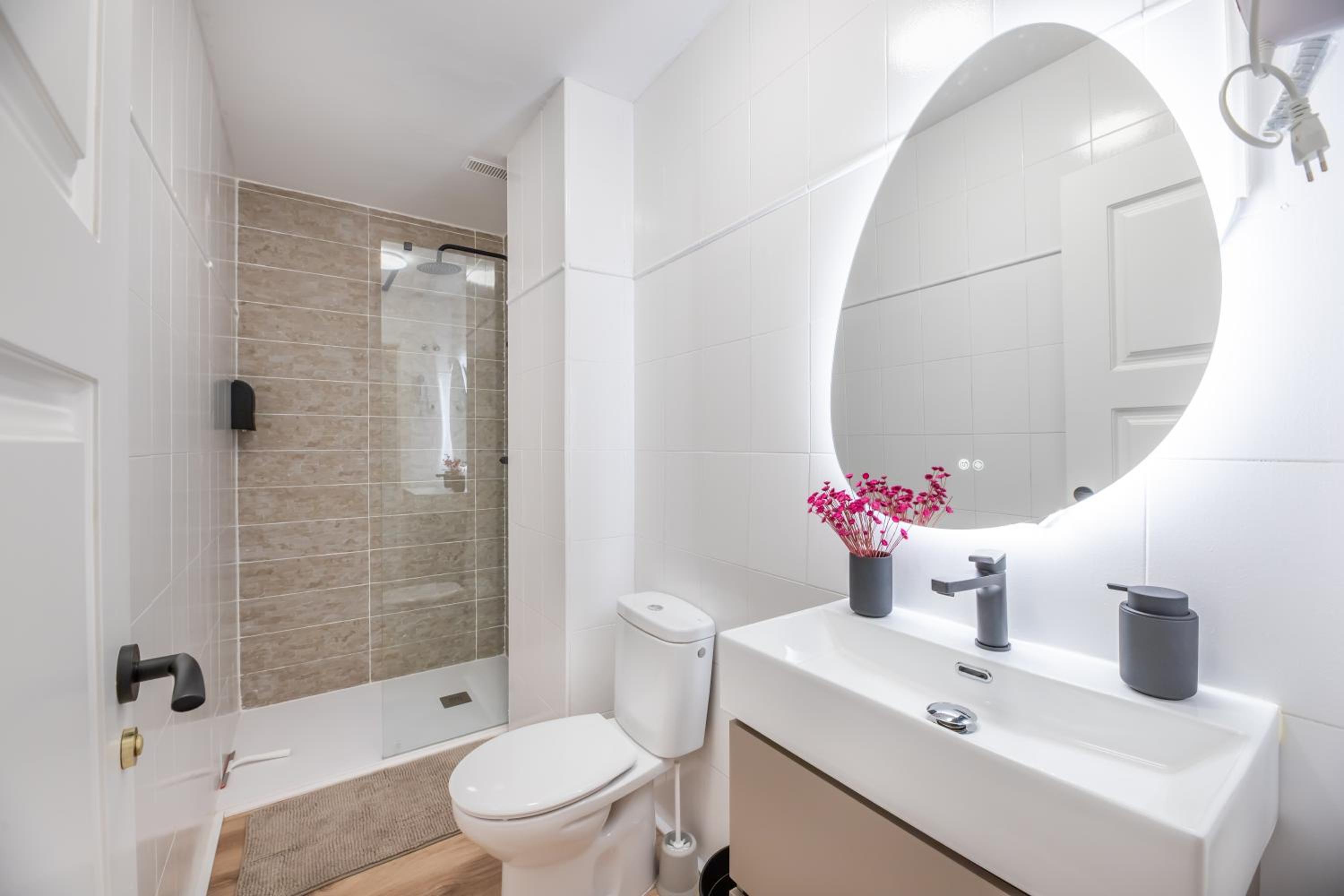 Charming 4-Bedroom Apartment in Malaga's Historic Center