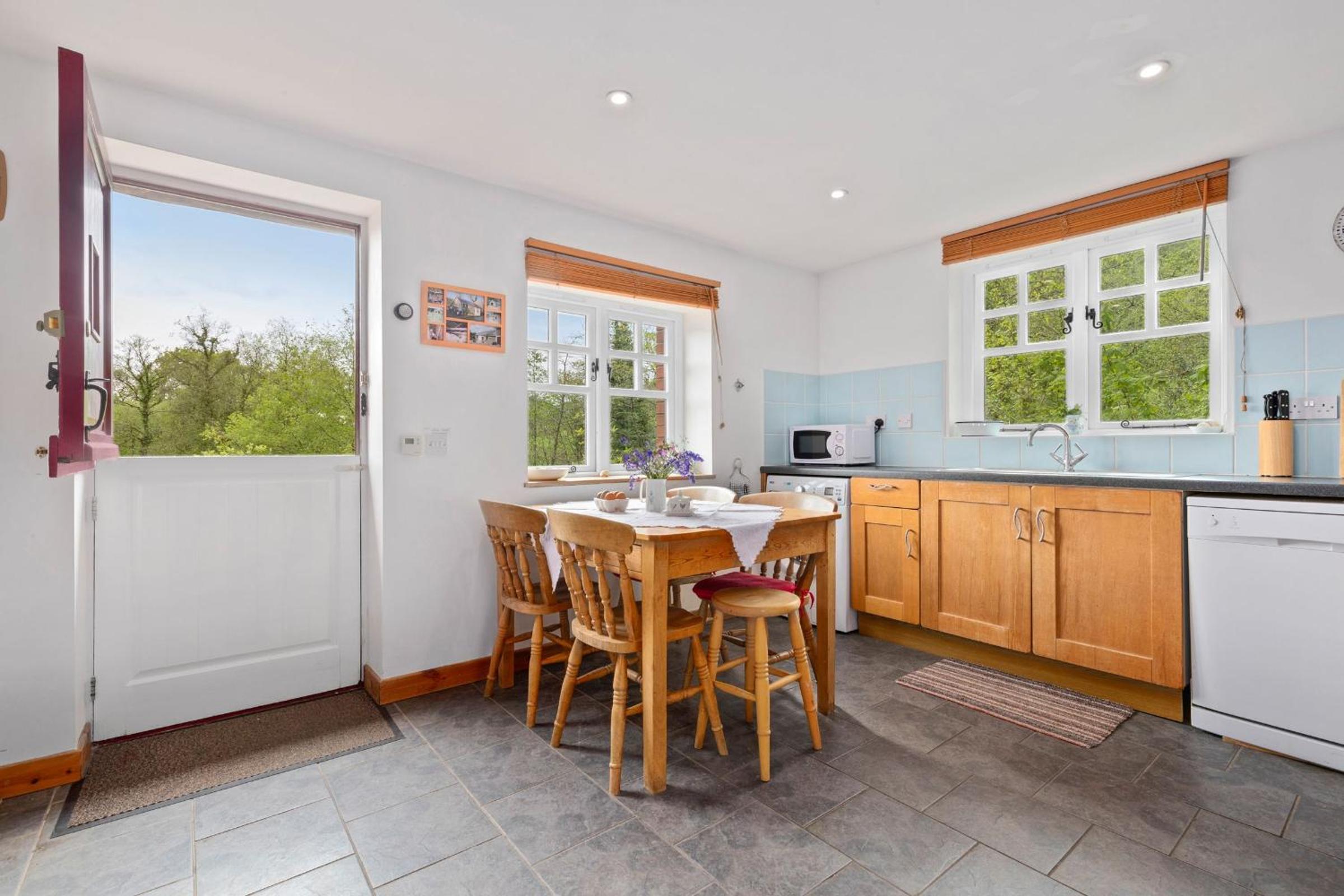 Old Oak Barn - A beautifully converted barn in idyllic setting, extremely child friendly view 2