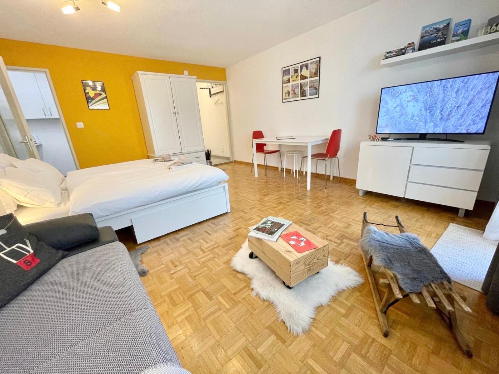 Holiday Escape Studio - Stylish & Central - steps to Matterhorn gondola