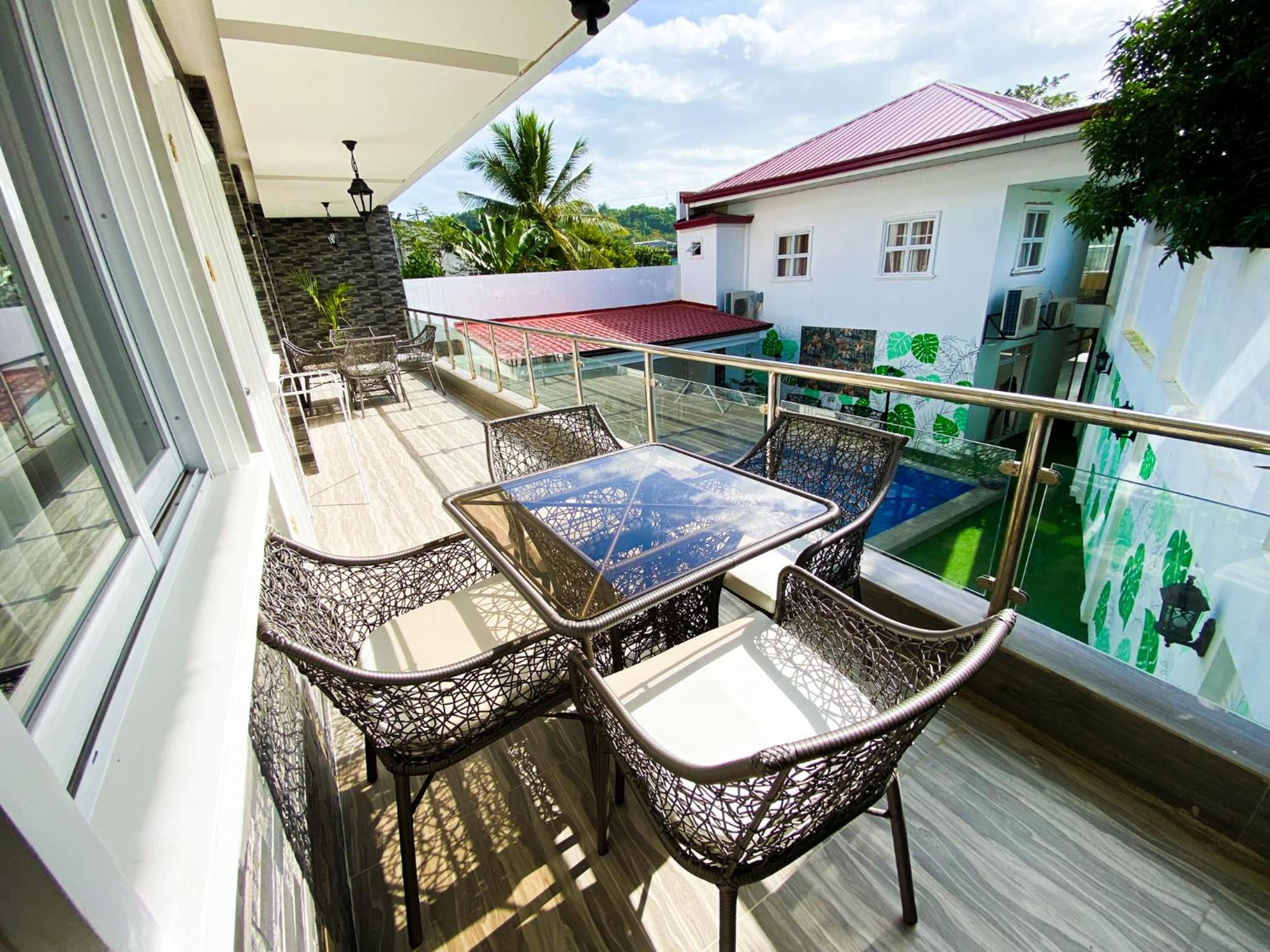 Ronina's Sipocot Hotel view 3