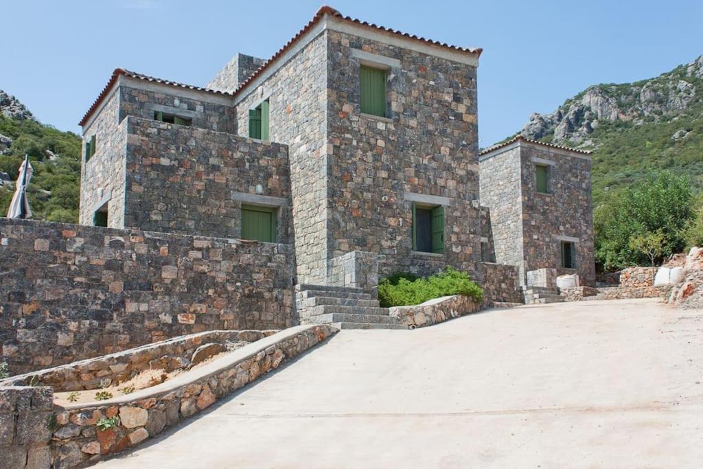 Tzouzos-Kordopateika villa in Prosilio, Kardamyli - Property Image 17