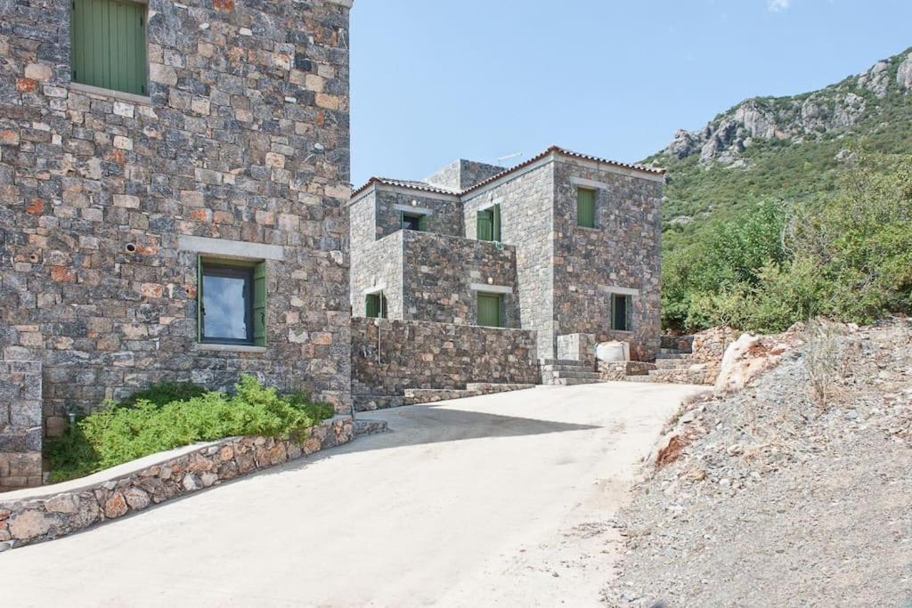 Tzouzos-Kordopateika villa in Prosilio, Kardamyli - Property Image 21