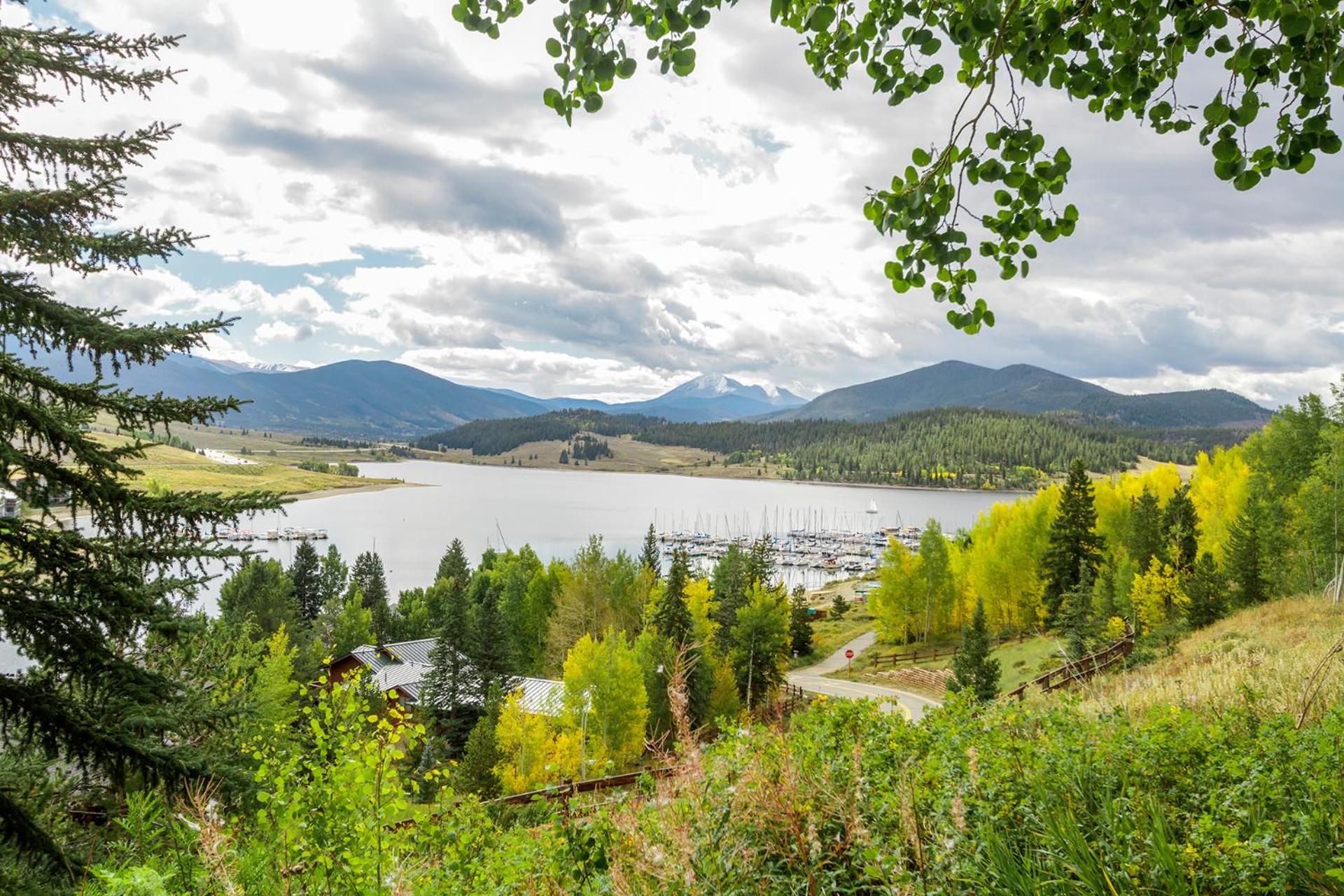 Lakeview F by Great Western Lodging view 4