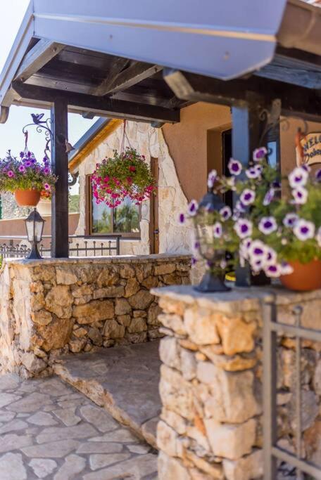 Secluded villa with a private pool near Split and Sibenik