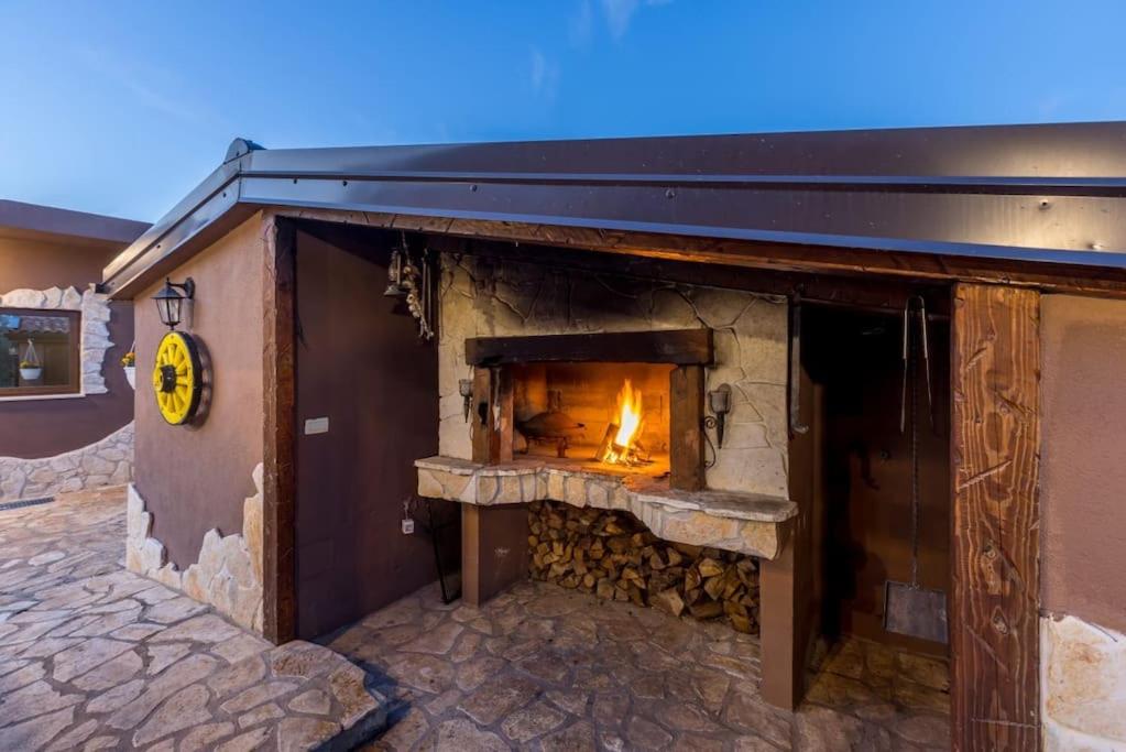 Secluded villa with a private pool near Split and Sibenik