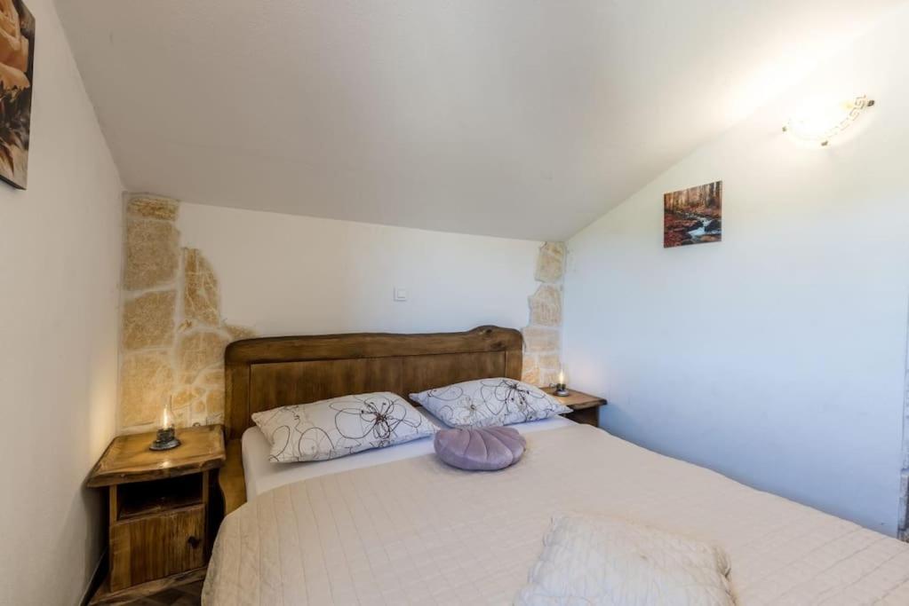Secluded villa with a private pool near Split and Sibenik