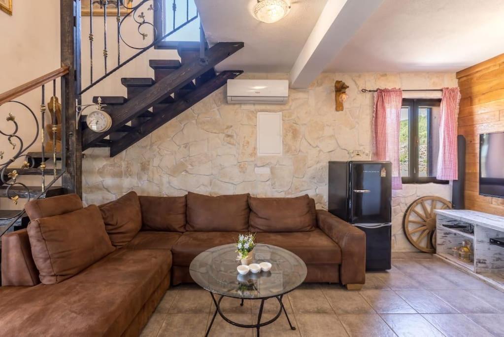 Secluded villa with a private pool near Split and Sibenik