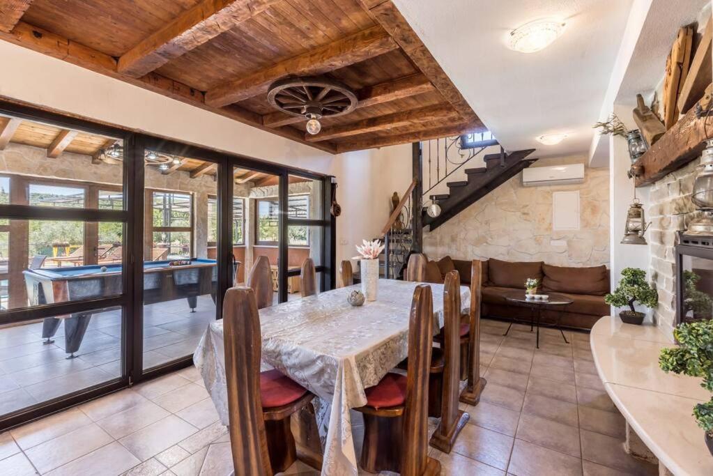 Secluded villa with a private pool near Split and Sibenik
