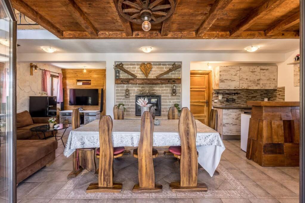 Secluded villa with a private pool near Split and Sibenik