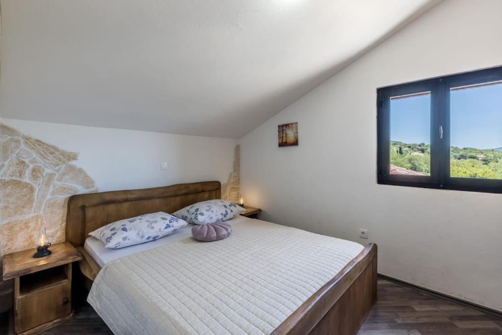 Secluded villa with a private pool near Split and Sibenik