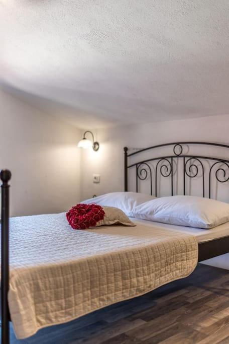 Secluded villa with a private pool near Split and Sibenik