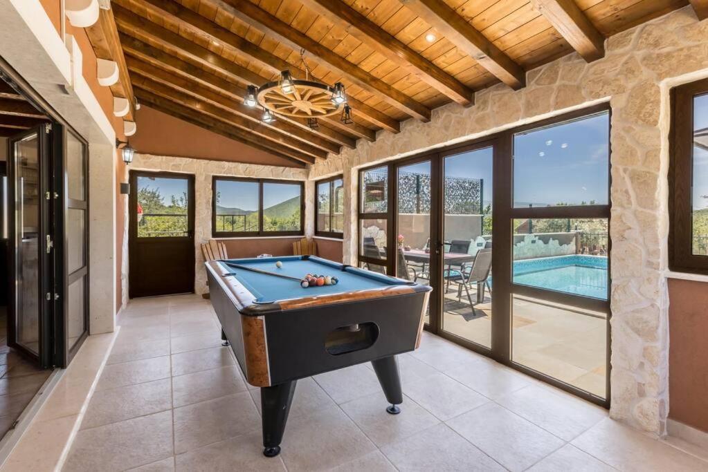 Secluded villa with a private pool near Split and Sibenik