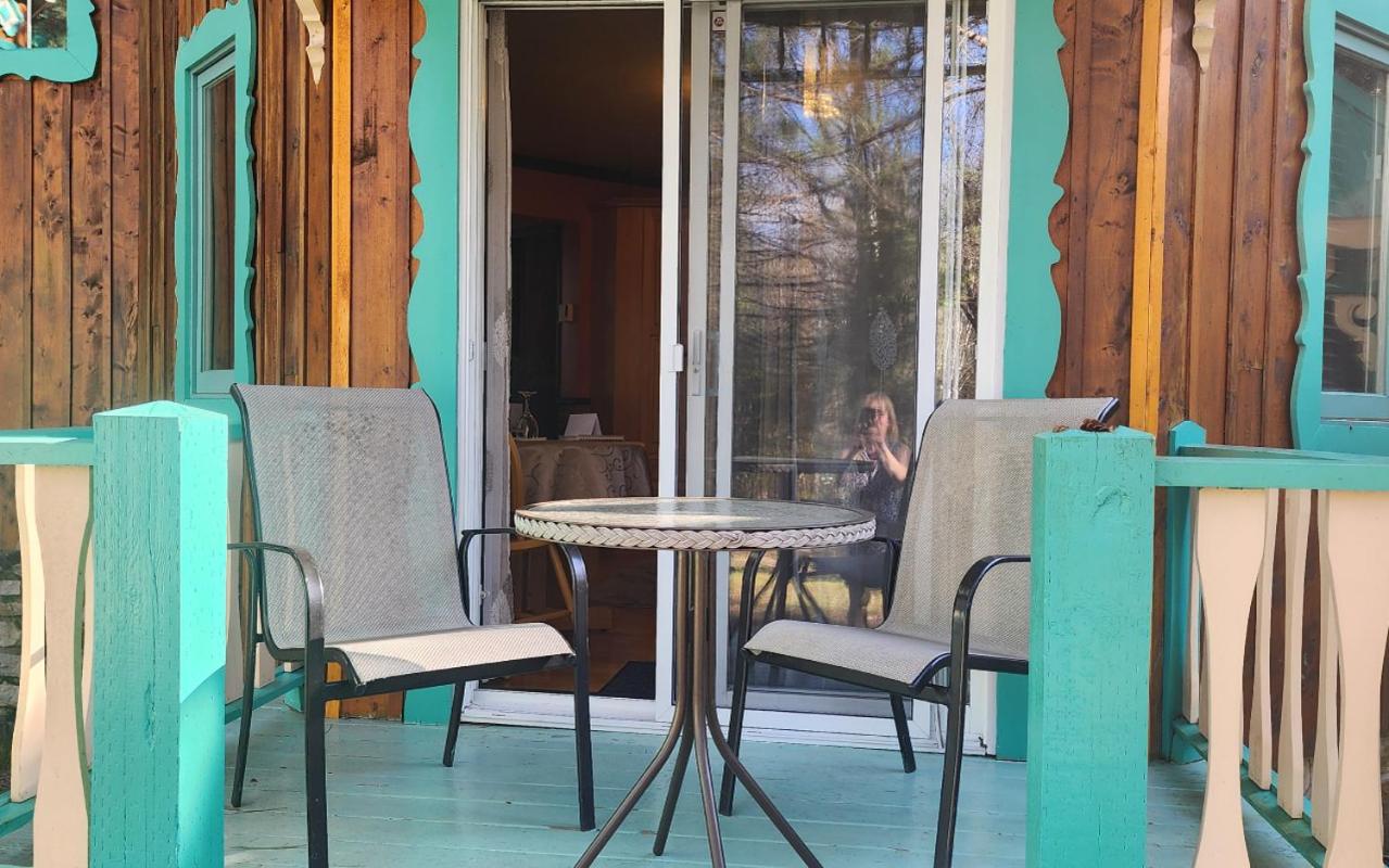 Domaine Rivière Sacacomie Chalets et Bed and Breakfast -Manoir Canergie view 2