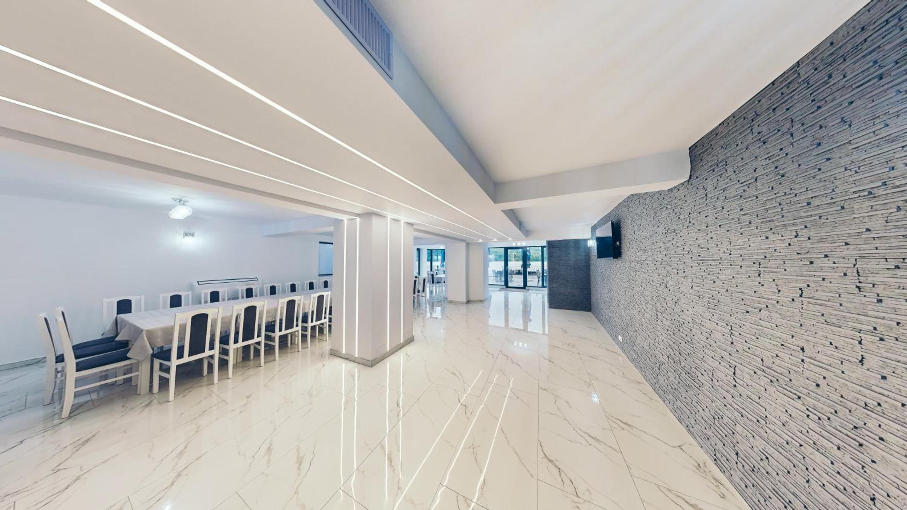 Hotel Pensiunea Rodan - Image 1