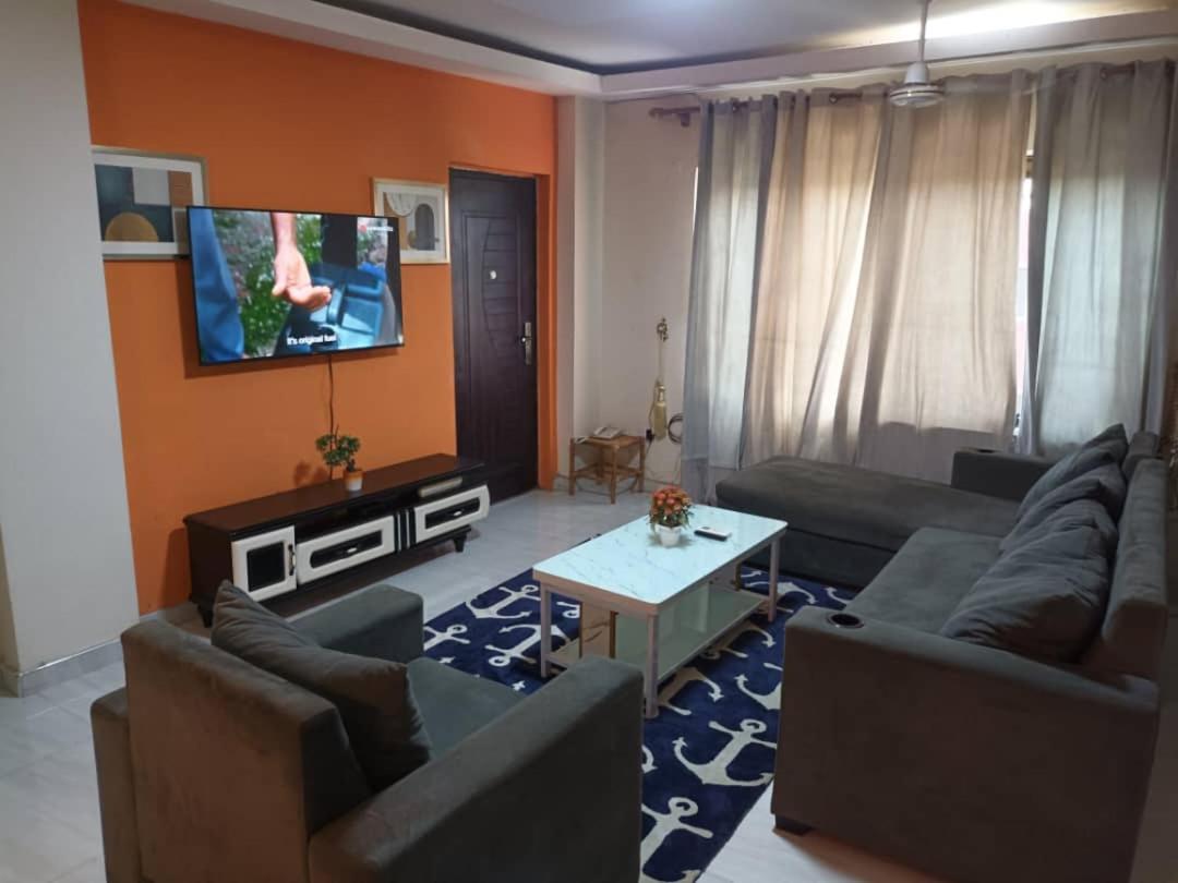 Sarah apartment B4R
