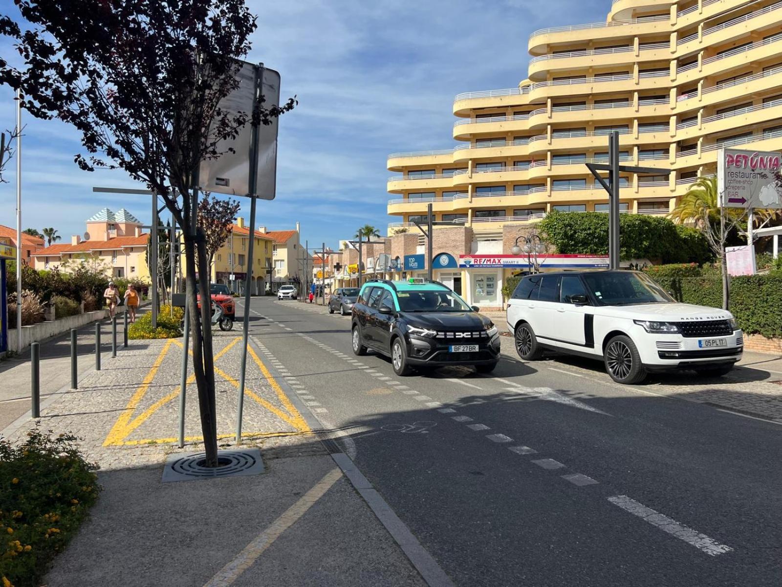 Marina Mar by FHR piscina, parking view 5